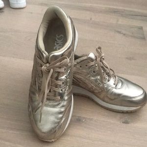 women's asics gel lyte iii Gold, size 7